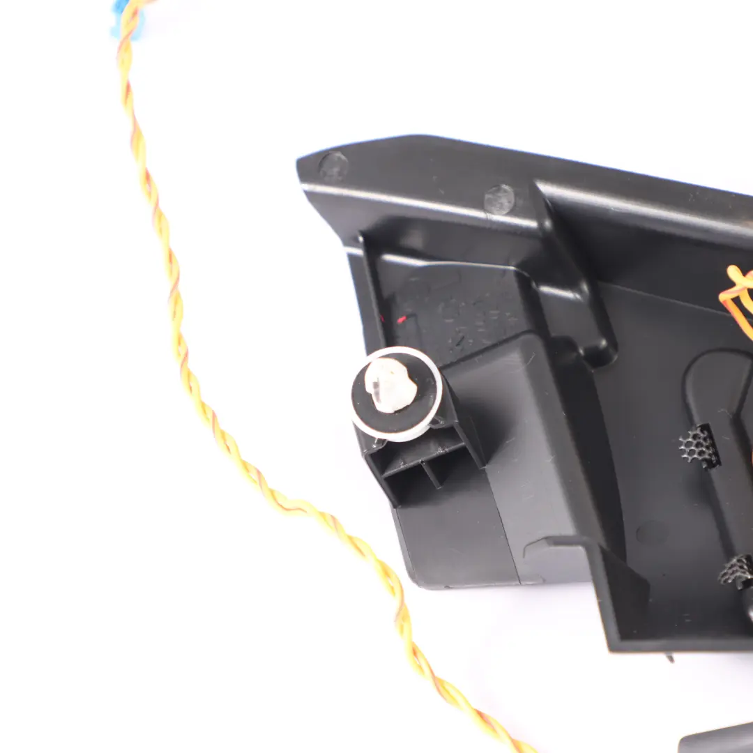 Modanatura angolo porta anteriore interno sinistro altoparlante 7349815 per BMW F46 con numero di parte 7442197 BMW F46 Modanatura angolo porta anteriore interno sinistro altoparlante 7349815 - SKU 7442197 - Numero di parte 7442197