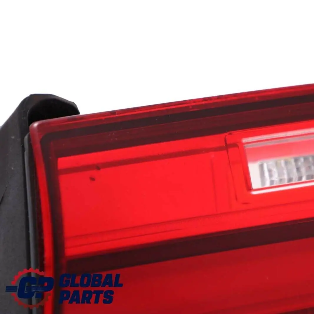 F82N M4 LCI Lampa Klapy Bagażnika Prawy Tył Tylna do BMW F82 o numerze 7443130 BMW F82 F82N M4 LCI Lampa Klapy Bagażnika Prawy Tył Tylna - SKU 7443130 - Numer Części 7443130