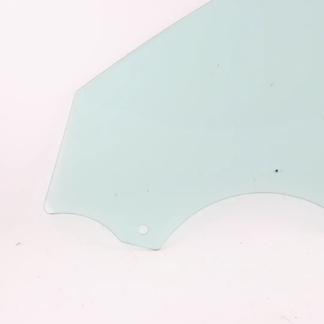 Fenêtre BMW F40 Fenêtre latérale Porte avant droite Verre vert AS2 pour à propos du numéro de pièce 7448060 Fenêtre BMW F40 Fenêtre latérale Porte avant droite Verre vert AS2 - SKU 7448060 - Numéro de pièce 7448060