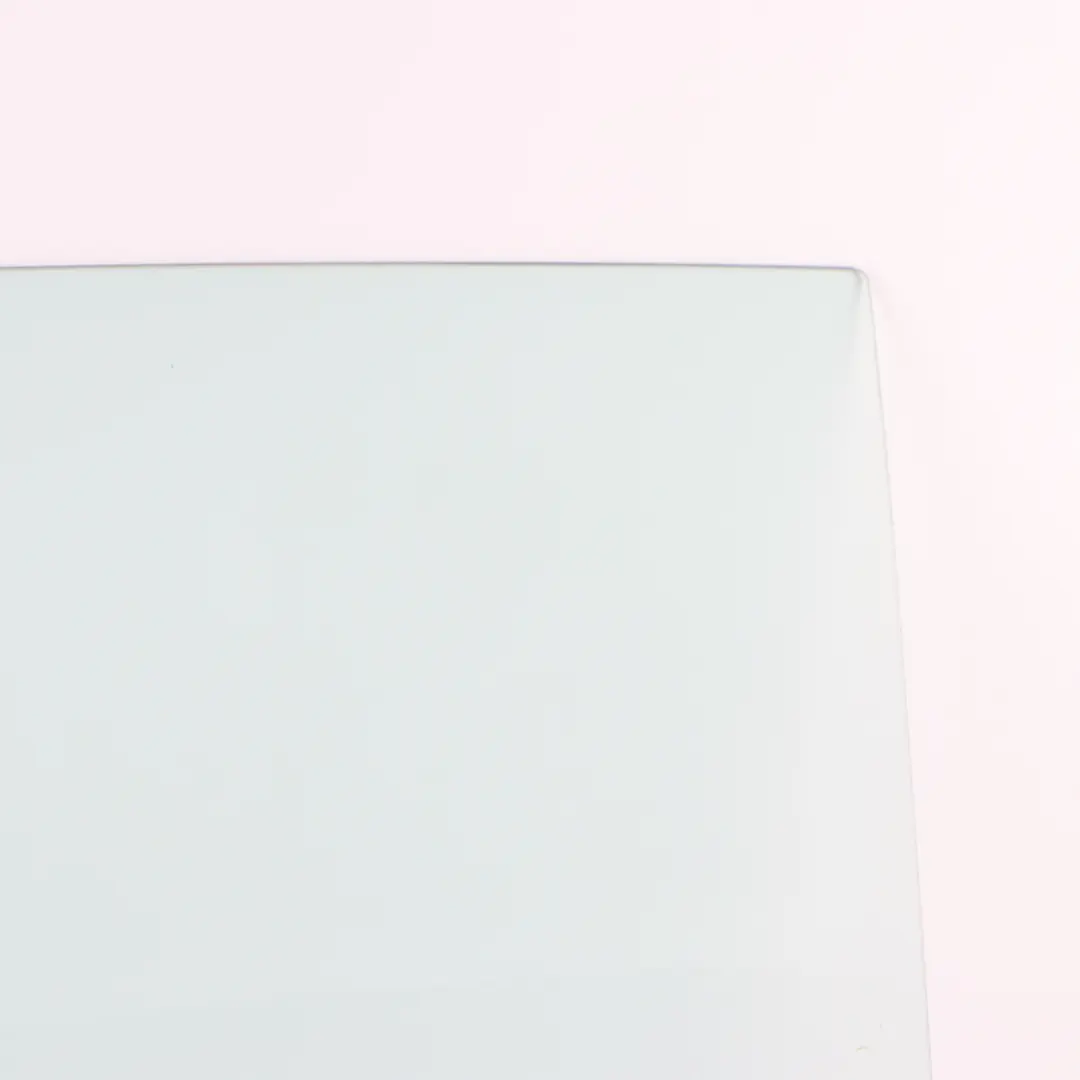 Ventana lateral BMW F40 Puerta Trasera Izquierda Verde AS2 ESG para con número de pieza 7448061 Ventana lateral BMW F40 Puerta Trasera Izquierda Verde AS2 ESG - SKU 7448061 - Número de pieza 7448061