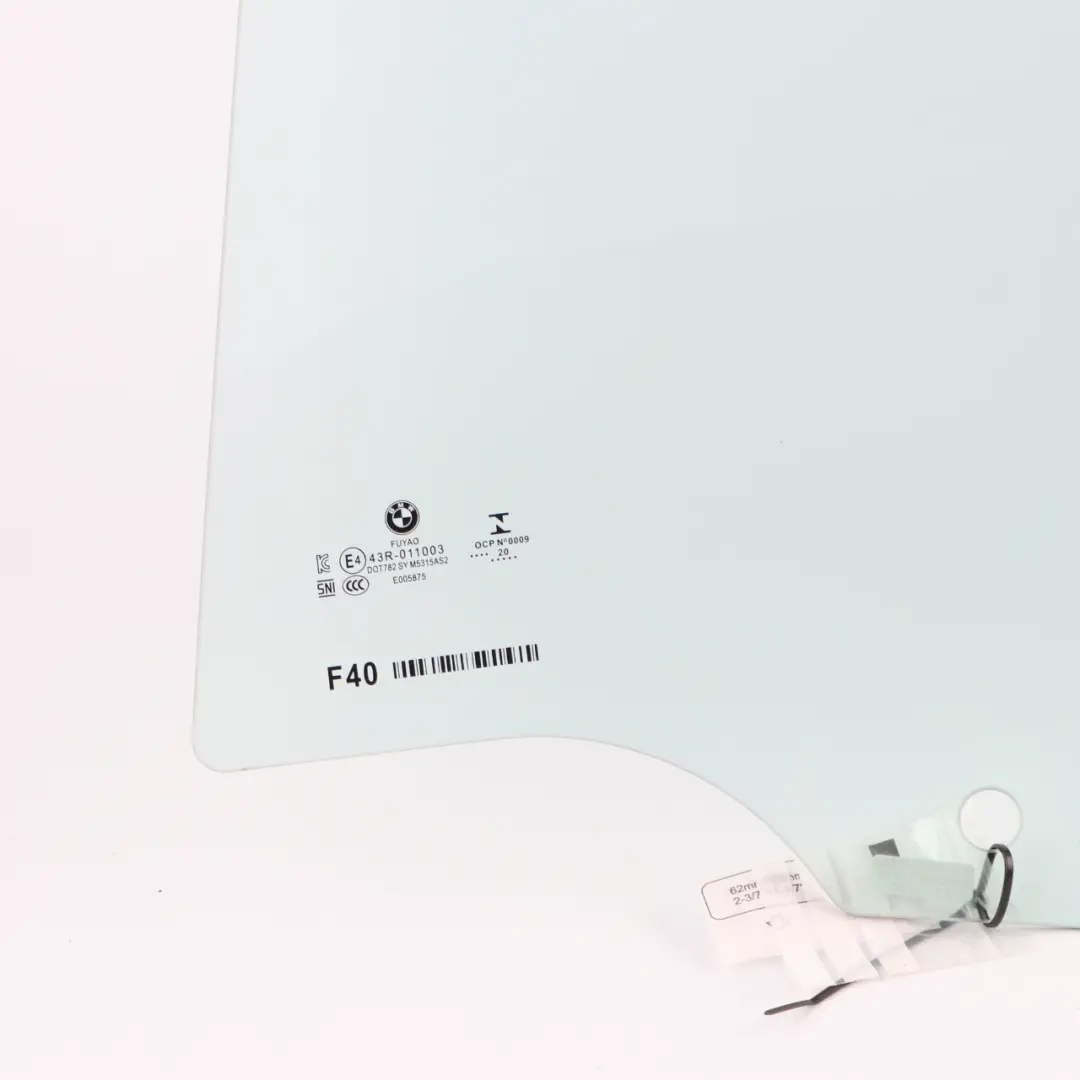 Ventana lateral BMW F40 Puerta Trasera Izquierda Verde AS2 ESG para con número de pieza 7448061 Ventana lateral BMW F40 Puerta Trasera Izquierda Verde AS2 ESG - SKU 7448061 - Número de pieza 7448061