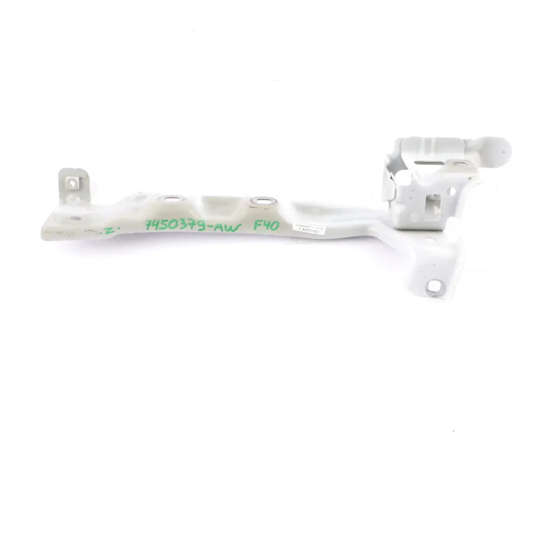 Staffa Pannello Anteriore Sinistro Bianco Alpino - 300 per BMW F40 F44 con numero di parte 7450379 BMW F40 F44 Staffa Pannello Anteriore Sinistro Bianco Alpino - 300 - SKU 7450379-AW - Numero di parte 7450379