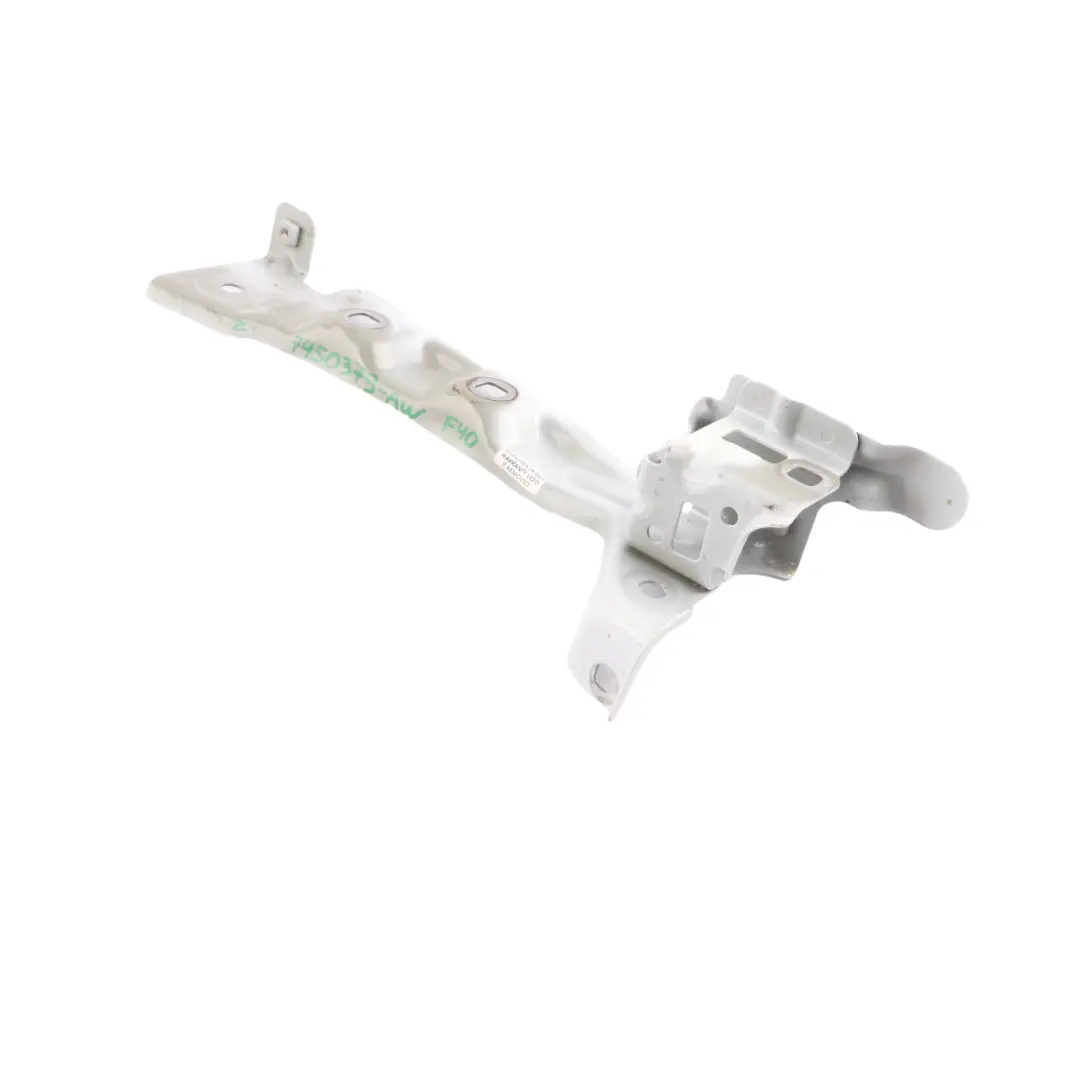 Staffa Pannello Anteriore Sinistro Bianco Alpino - 300 per BMW F40 F44 con numero di parte 7450379 BMW F40 F44 Staffa Pannello Anteriore Sinistro Bianco Alpino - 300 - SKU 7450379-AW - Numero di parte 7450379
