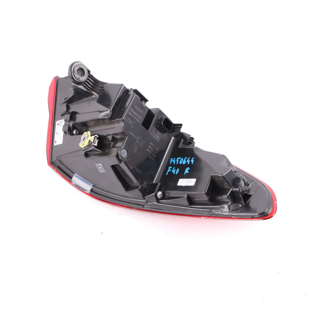 Feu Arrière BMW F40 Feu Arrière Panneau Latéral Droit pour à propos du numéro de pièce 7450644 Feu Arrière BMW F40 Feu Arrière Panneau Latéral Droit - SKU 7450644 - Numéro de pièce 7450644
