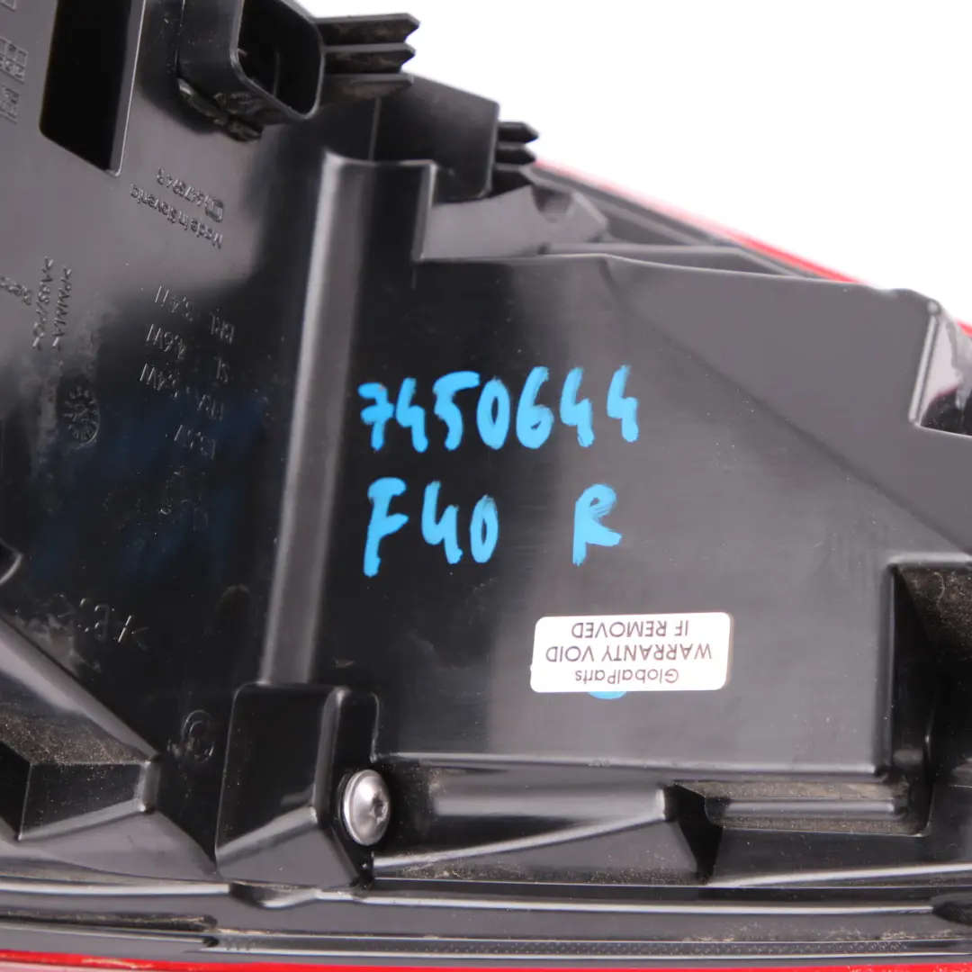 Lampa Zewnętrzna Tylna Prawa Tył Prawy do BMW F40 o numerze 7450644 BMW F40 Lampa Zewnętrzna Tylna Prawa Tył Prawy - SKU 7450644 - Numer Części 7450644