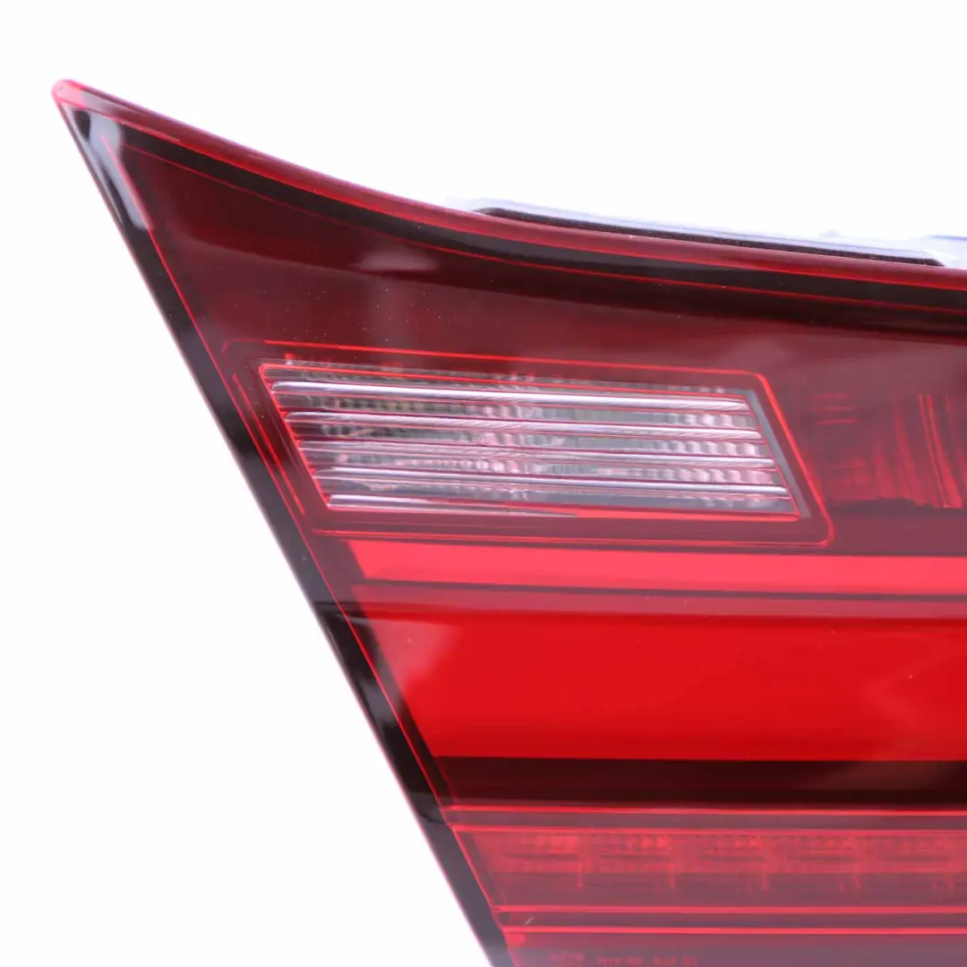 Lampa Tylna Wewnętrzna Klapy Bagażnika Lampa Tylna Lewa do BMW F40 o numerze 7450651 BMW F40 Lampa Tylna Wewnętrzna Klapy Bagażnika Lampa Tylna Lewa - SKU 7450651 - Numer Części 7450651