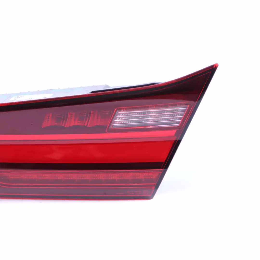 Lampada posteriore Luce coperchio bagagliaio Portellone destro per BMW F40 con numero di parte 7450652 BMW F40 Lampada posteriore Luce coperchio bagagliaio Portellone destro - SKU 7450652 - Numero di parte 7450652
