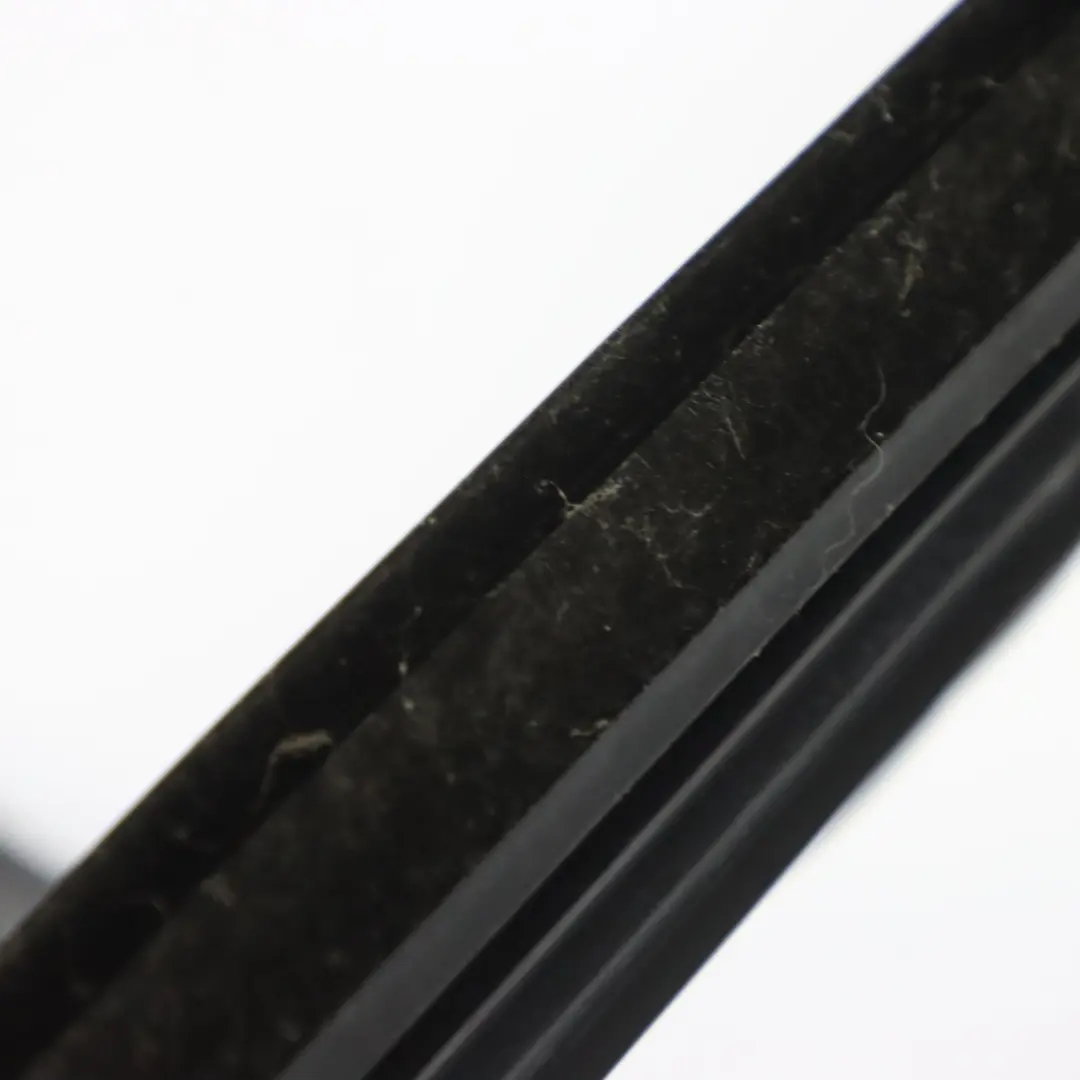 Ventana Guía Sello Junta de goma trasera derecha para BMW F40 con número de pieza 7452346 BMW F40 Ventana Guía Sello Junta de goma trasera derecha - SKU 7452346 - Número de pieza 7452346