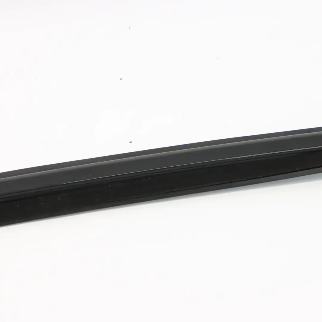 BMW F40 Prowadnica Szyby Drzwi Tylnych Prawych - SKU 7452346 - Numer Części 7452346