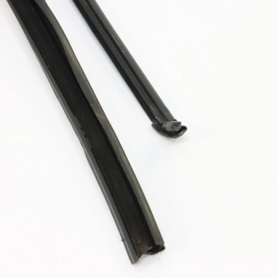 Fensterführungsdichtung Gummidichtung hinten rechts für BMW F40 mit Teilenummer 7452346 BMW F40 Fensterführungsdichtung Gummidichtung hinten rechts - SKU 7452346 - Teilenummer 7452346