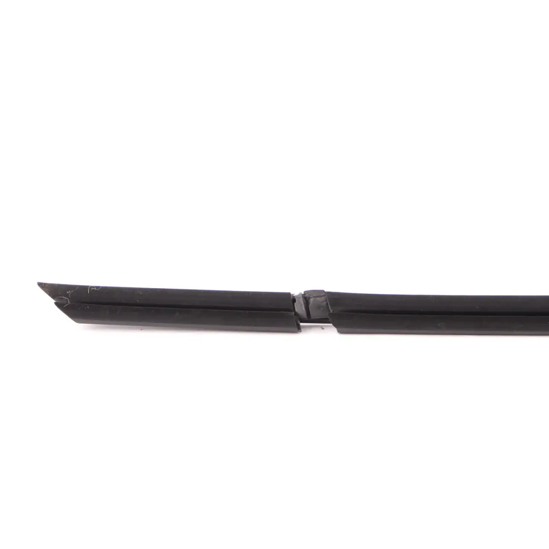 BMW F40 Eje Tapa Trasera Derecha Puerta Embellecedor Sello - SKU 7452370 - Número de pieza 7452370