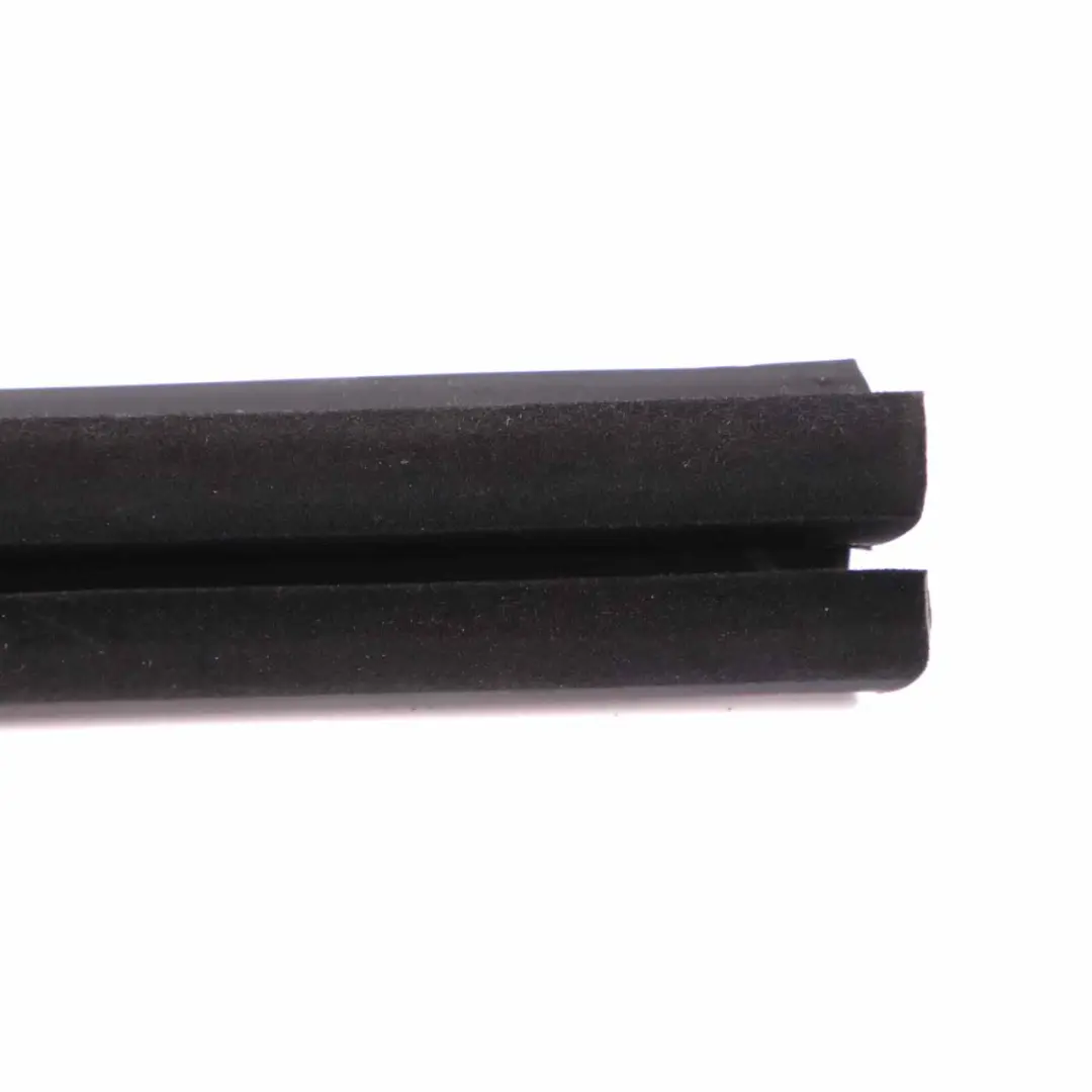 Schachtabdeckung hinten rechts Tür Trim Dichtung für BMW F40 mit Teilenummer 7452370 BMW F40 Schachtabdeckung hinten rechts Tür Trim Dichtung - SKU 7452370 - Teilenummer 7452370