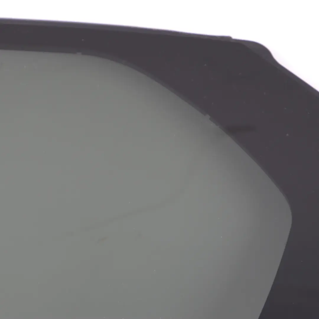 Vitre Latérale Fixe Arrière Gauche Teinte AS3 pour BMW F40 à propos du numéro de pièce 7452415 BMW F40 Vitre Latérale Fixe Arrière Gauche Teinte AS3 - SKU 7452415 - Numéro de pièce 7452415