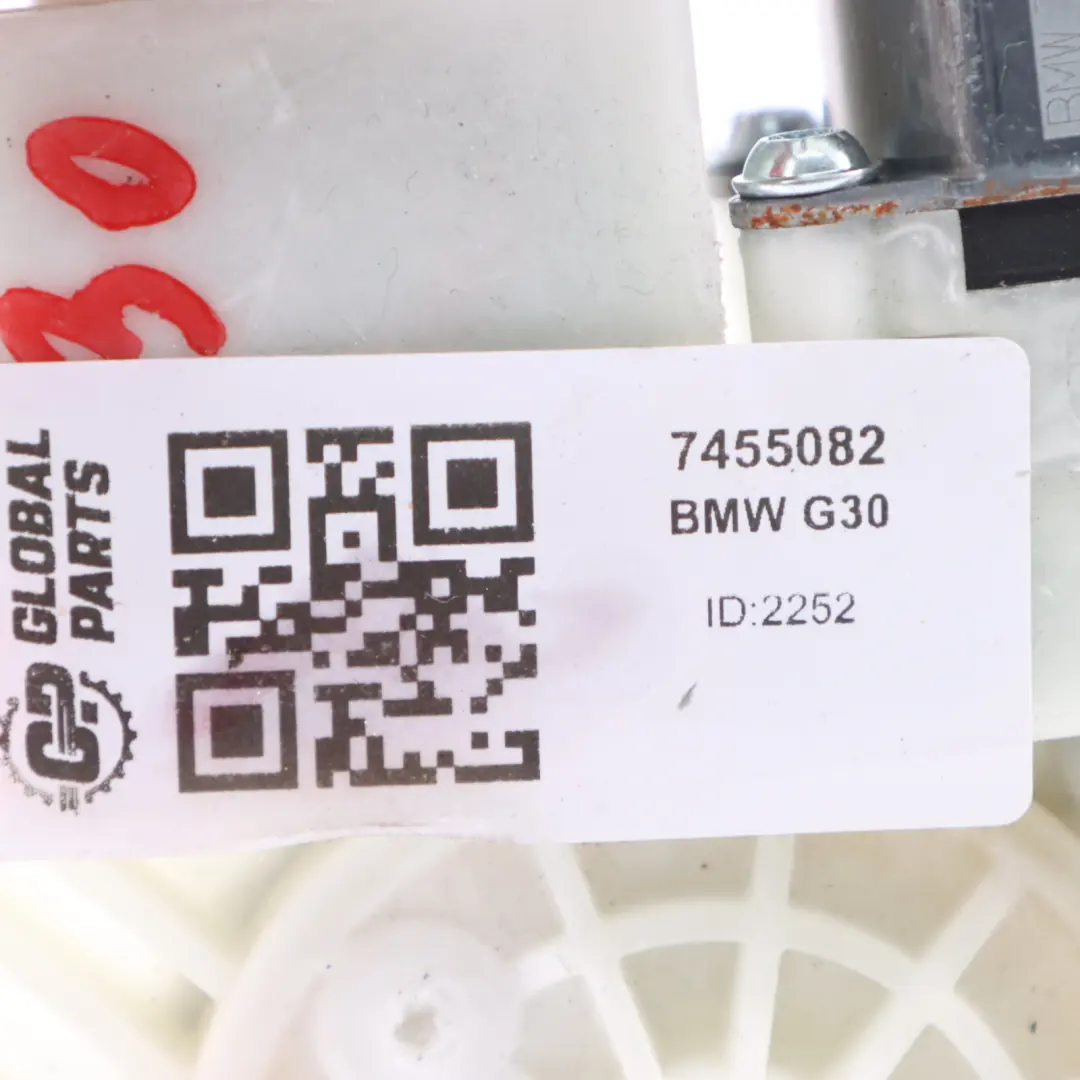 Silniczek Szyby Prawy Przód do BMW G12 G30 G31 o numerze 7455082 BMW G12 G30 G31 Silniczek Szyby Prawy Przód - SKU 7455082 - Numer Części 7455082