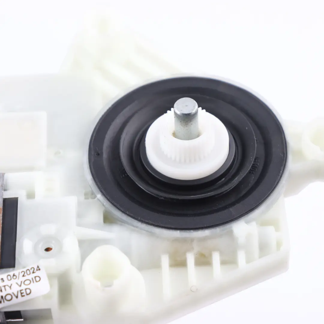 Trasero Izquierdo Ventana Regulador Elevador Motor G01 para BMW G12 G30 con número de pieza 7455083 BMW G12 G30 Trasero Izquierdo Ventana Regulador Elevador Motor G01 - SKU 7455083 - Número de pieza 7455083