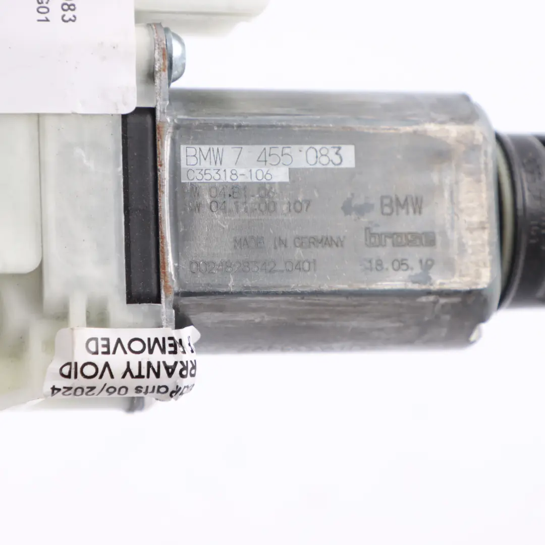 Silniczek Podnośnik Szyby Lewy Tył do BMW G01 G12 G30 o numerze 7455083 BMW G01 G12 G30 Silniczek Podnośnik Szyby Lewy Tył - SKU 7455083 - Numer Części 7455083