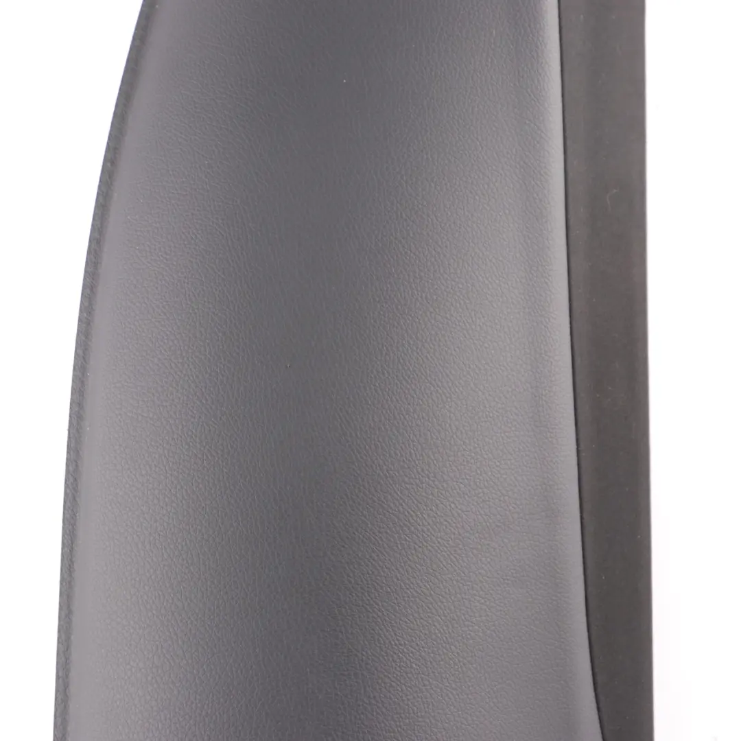 Pannello laterale posteriore destro sedile in pelle Dakota Black per BMW G30 con numero di parte 7456250 BMW G30 Pannello laterale posteriore destro sedile in pelle Dakota Black - SKU 7456250 - Numero di parte 7456250