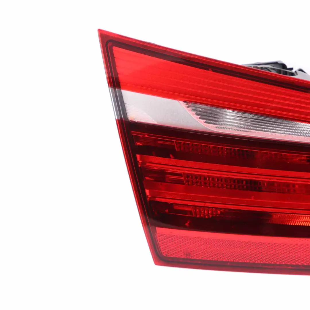 Lampada Posteriore Sinistra Luce Nel Portellone Del Bagagliaio 7311031 per BMW F45 con numero di parte 7461477 BMW F45 Lampada Posteriore Sinistra Luce Nel Portellone Del Bagagliaio 7311031 - SKU 7461477 - Numero di parte 7461477