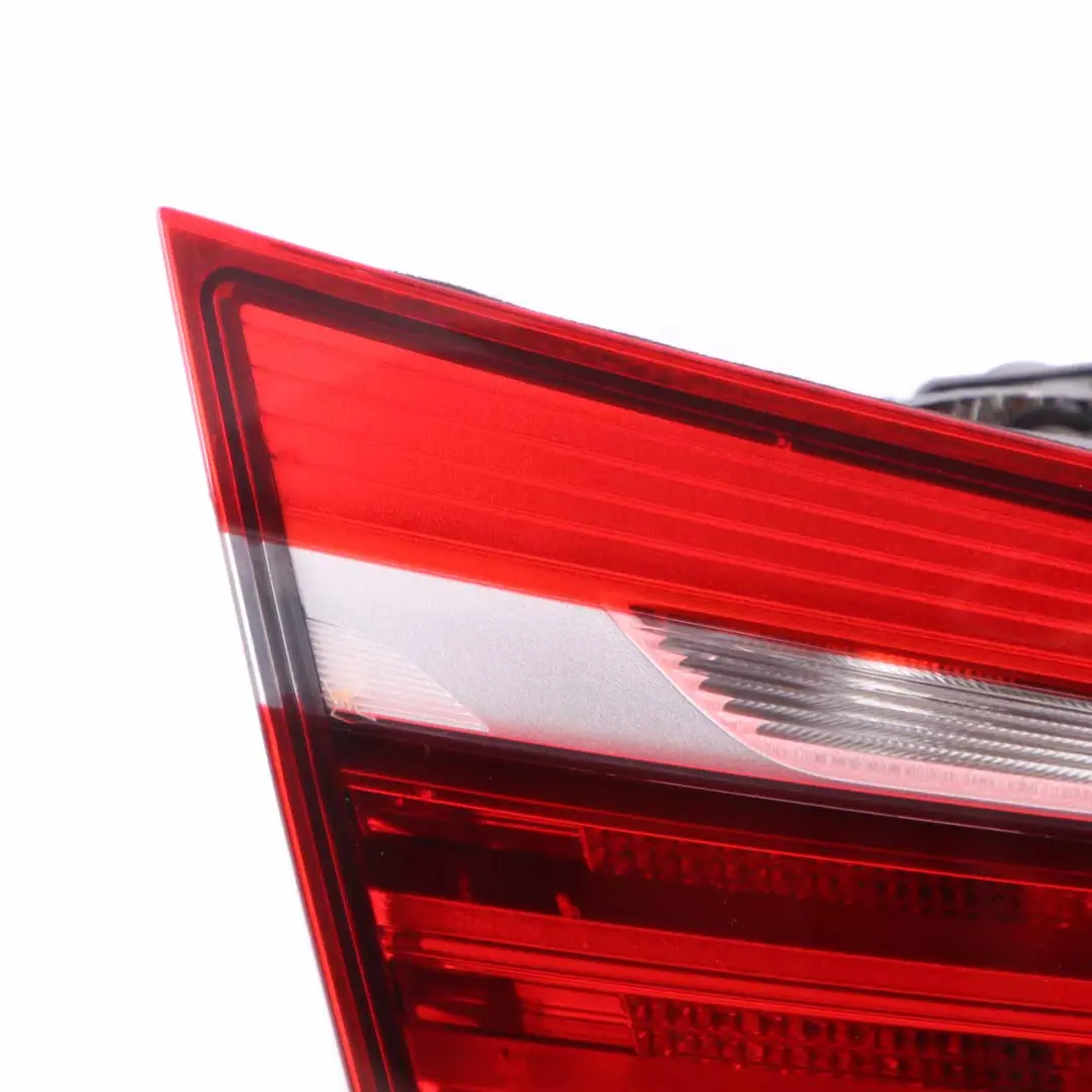 Lampada Posteriore Sinistra Luce Nel Portellone Del Bagagliaio 7311031 per BMW F45 con numero di parte 7461477 BMW F45 Lampada Posteriore Sinistra Luce Nel Portellone Del Bagagliaio 7311031 - SKU 7461477 - Numero di parte 7461477