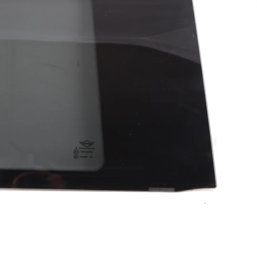 Cristal De Ventana Lateral Trasero Derecho SSG Negro para Mini Cooper One F56 con número de pieza 7461592 Mini Cooper One F56 Cristal De Ventana Lateral Trasero Derecho SSG Negro - SKU 7461592 - Número de pieza 7461592
