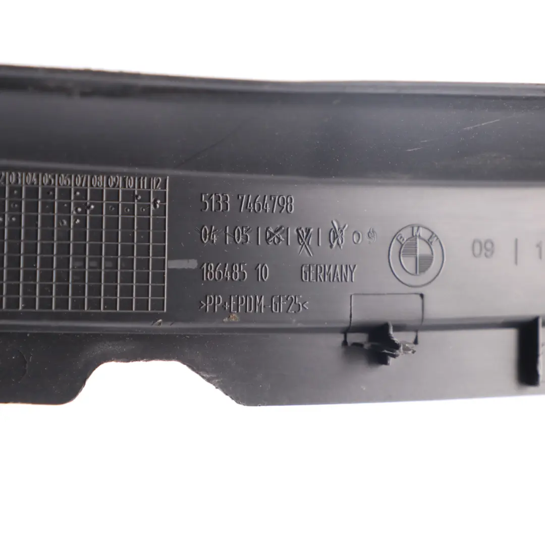 Copertura Telaio Finestra Trappola Porta Posteriore Destra per BMW F40 con numero di parte 7464798 BMW F40 Copertura Telaio Finestra Trappola Porta Posteriore Destra - SKU 7464798 - Numero di parte 7464798