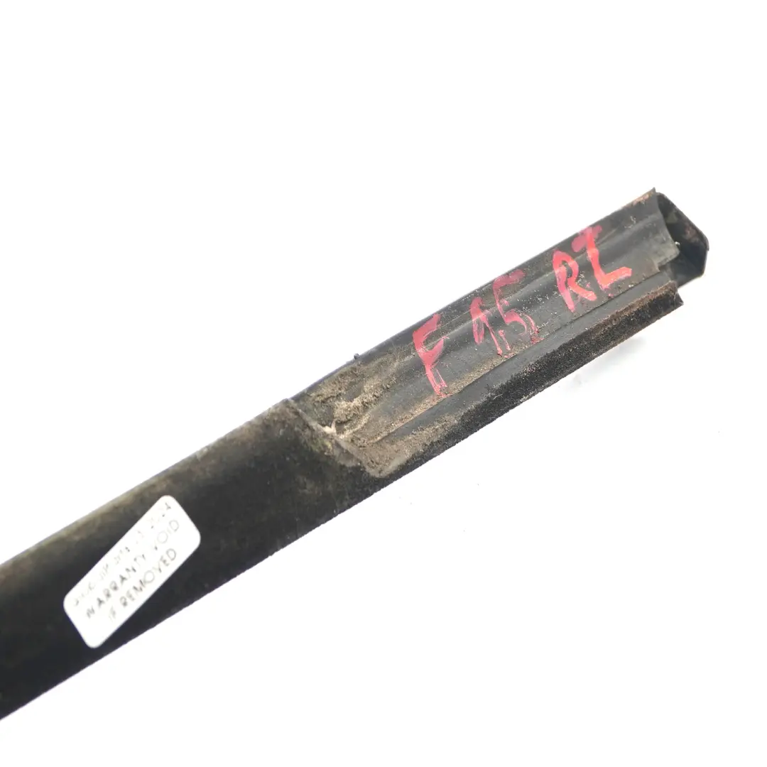Striscia finestrino della porta posteriore sinistra lucentezza per BMW F15 con numero di parte 7465923 BMW F15 Striscia finestrino della porta posteriore sinistra lucentezza - SKU 7465923 - Numero di parte 7465923