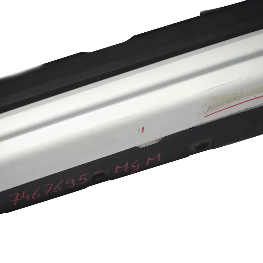 Faldón lateral izquierdo umbral ALL4 Silver para Mini Countryman F60 con número de pieza 7467695 Mini Countryman F60 Faldón lateral izquierdo umbral ALL4 Silver - SKU 7467695 - Número de pieza 7467695