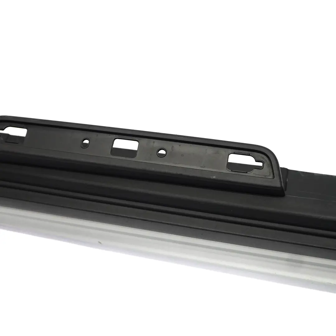 Faldón lateral izquierdo umbral ALL4 Silver para Mini Countryman F60 con número de pieza 7467695 Mini Countryman F60 Faldón lateral izquierdo umbral ALL4 Silver - SKU 7467695 - Número de pieza 7467695