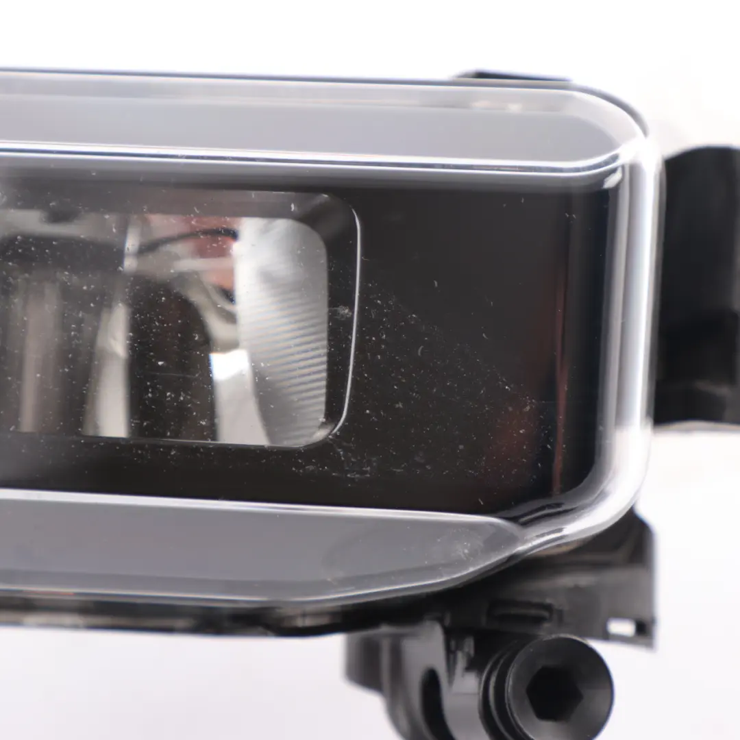 Front Right O/S Bumper Fog Light to BMW F40 F46 LCI X7 G07 with Part number 7471082 BMW F40 F46 LCI X7 G07 Front Right O/S Bumper Fog Light - SKU 7471082 - Part number 7471082