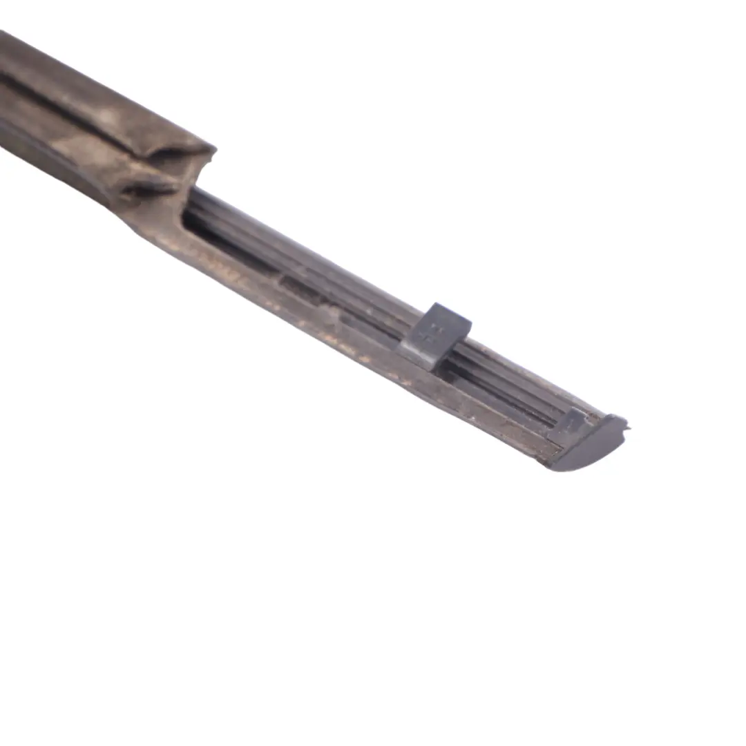 Tira Moldura Canal Junta Trasera Izquierda Cromo para Mini Clubman F54 con número de pieza 7473261 Mini Clubman F54 Tira Moldura Canal Junta Trasera Izquierda Cromo - SKU 7473261 - Número de pieza 7473261