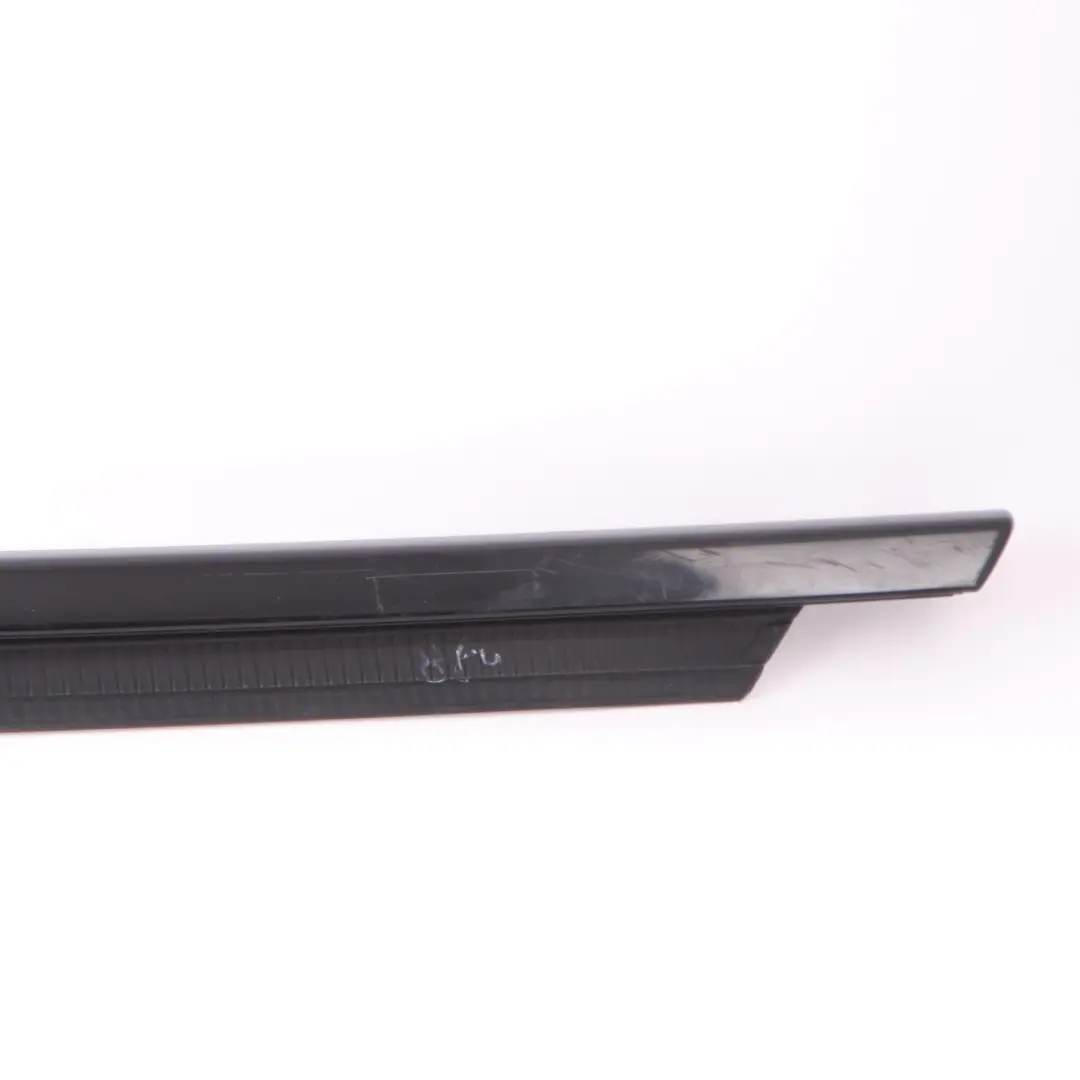 BMW F40 Cubierta exterior canal ventana puerta tasera izquierda Shadow Line alto - SKU 7473999-1 - Número de pieza 7473999