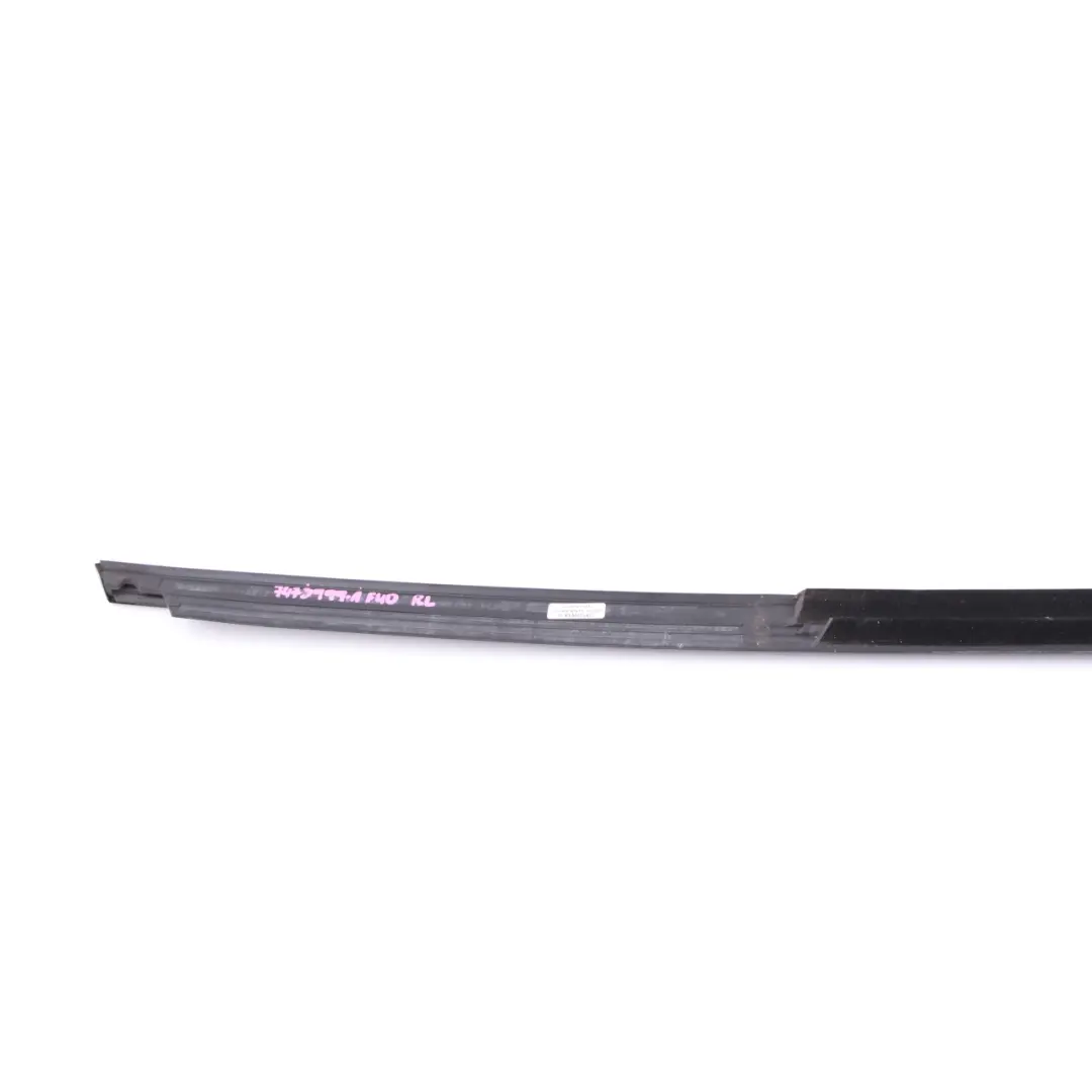 BMW F40 Cubierta exterior canal ventana puerta tasera izquierda Shadow Line alto - SKU 7473999-1 - Número de pieza 7473999