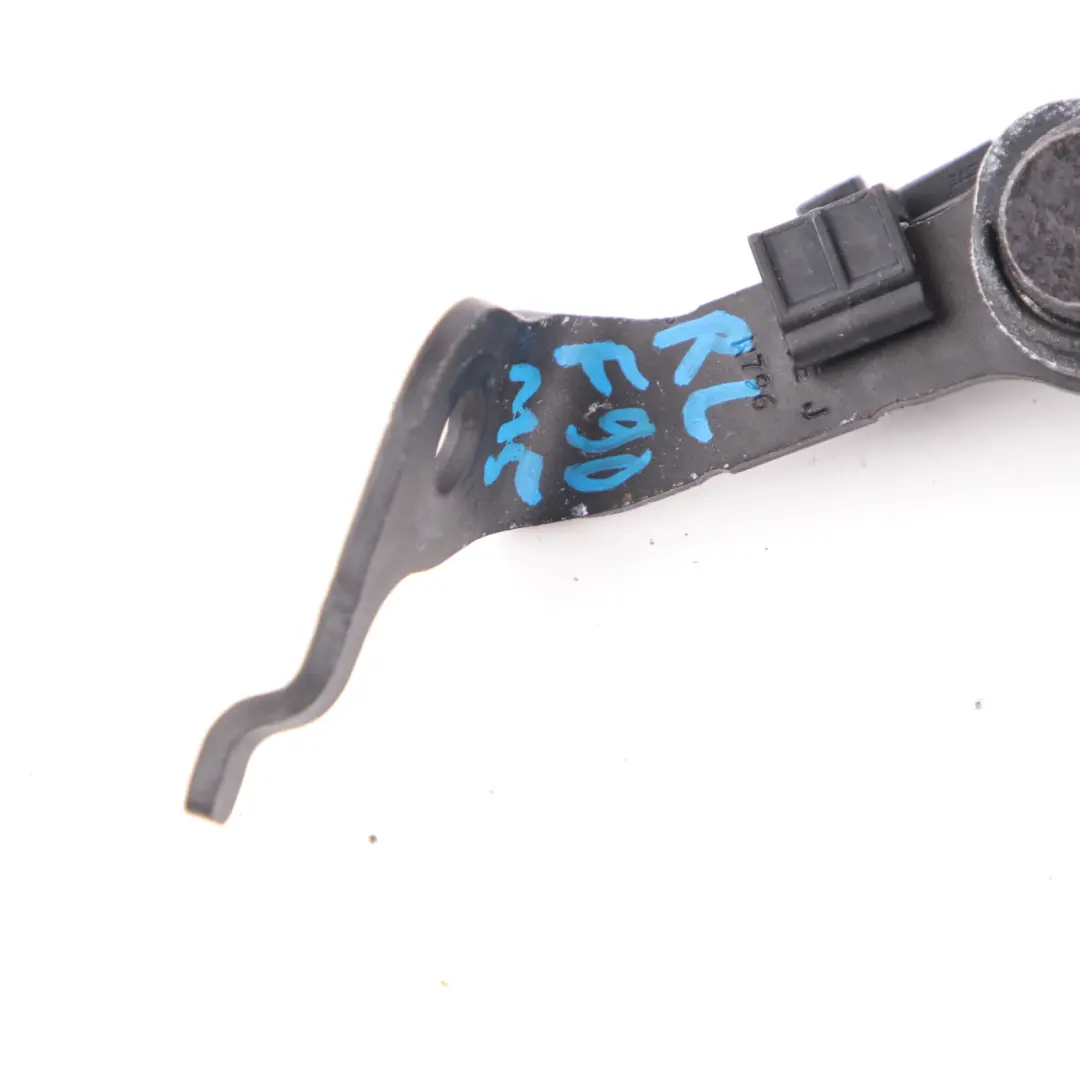 Buckle BMW G30 F90 M5 Tensioner Lower Belt Rear Left N/S to Seat with Part number 7475017 Seat Buckle BMW G30 F90 M5 Tensioner Lower Belt Rear Left N/S - SKU 7475017 - Part number 7475017