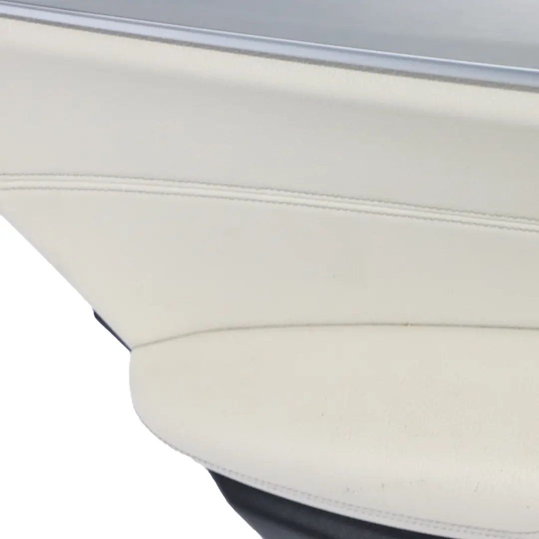 Boczek Drzwi Lewy Tył Biała Skóra do BMW G30 G31 o numerze 7477133 BMW G30 G31 Boczek Drzwi Lewy Tył Biała Skóra - SKU 7477133 - Numer Części 7477133