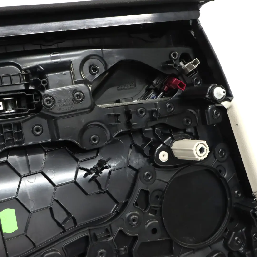 BMW G30 G31 Boczek Drzwi Prawy Tył Biała Skóra - SKU 7477134 - Numer Części 7477134