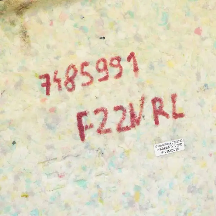 Pannello rivestimento laterale posteriore sinistro rosso antracite per BMW F22 LCI con numero di parte 7485991 BMW F22 LCI Pannello rivestimento laterale posteriore sinistro rosso antracite - SKU 7485991 - Numero di parte 7485991