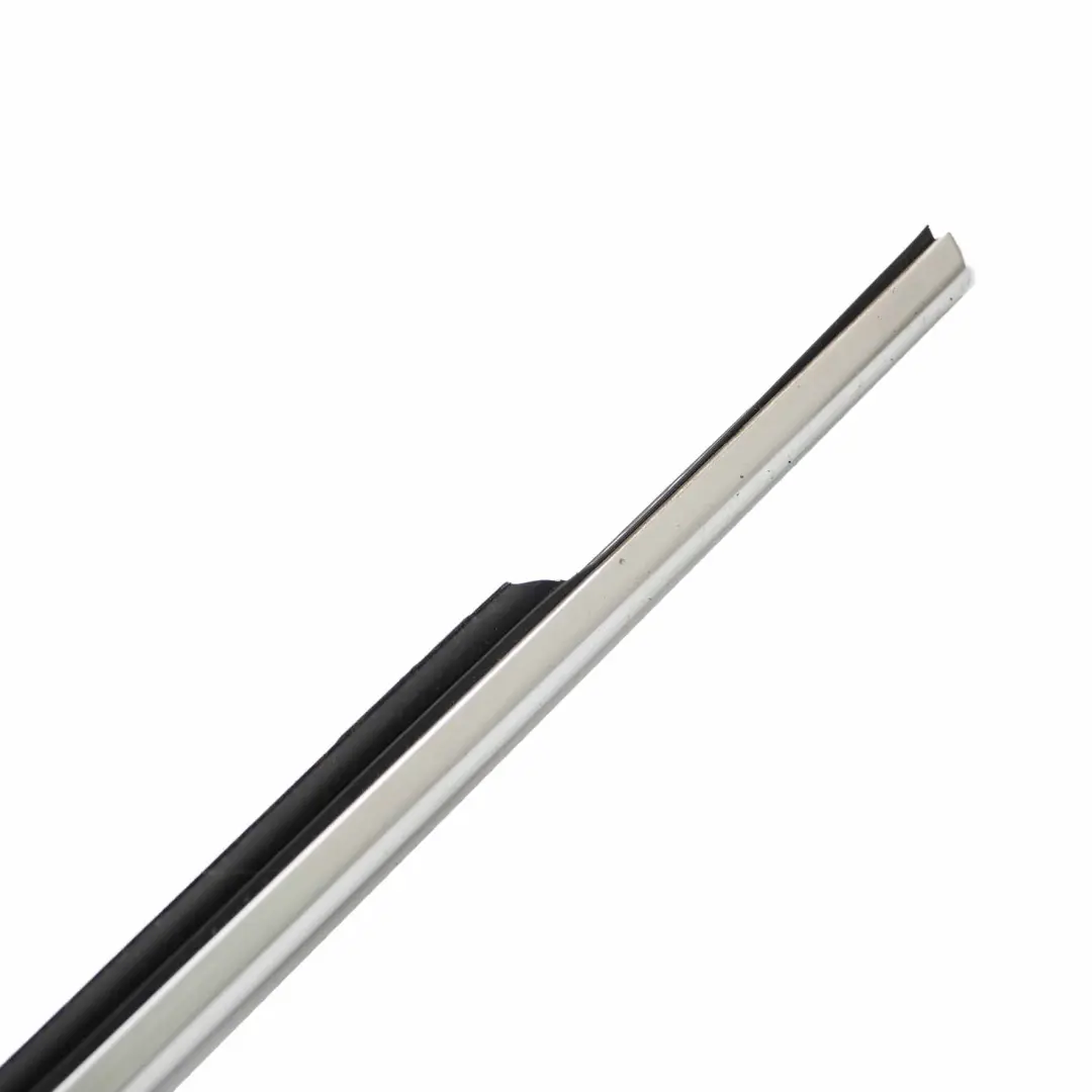 Finestra Striscia Trim Esterno Porta Posteriore Destra Cromo per BMW F30 con numero di parte 7496142 BMW F30 Finestra Striscia Trim Esterno Porta Posteriore Destra Cromo - SKU 7496142 - Numero di parte 7496142