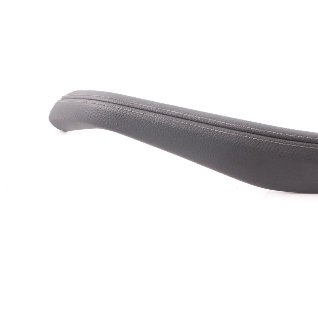 Porta anteriore posteriore Maniglia destra Pelle Dakota Nero per BMW G30 con numero di parte 7497064 BMW G30 Porta anteriore posteriore Maniglia destra Pelle Dakota Nero - SKU 7497064 - Numero di parte 7497064