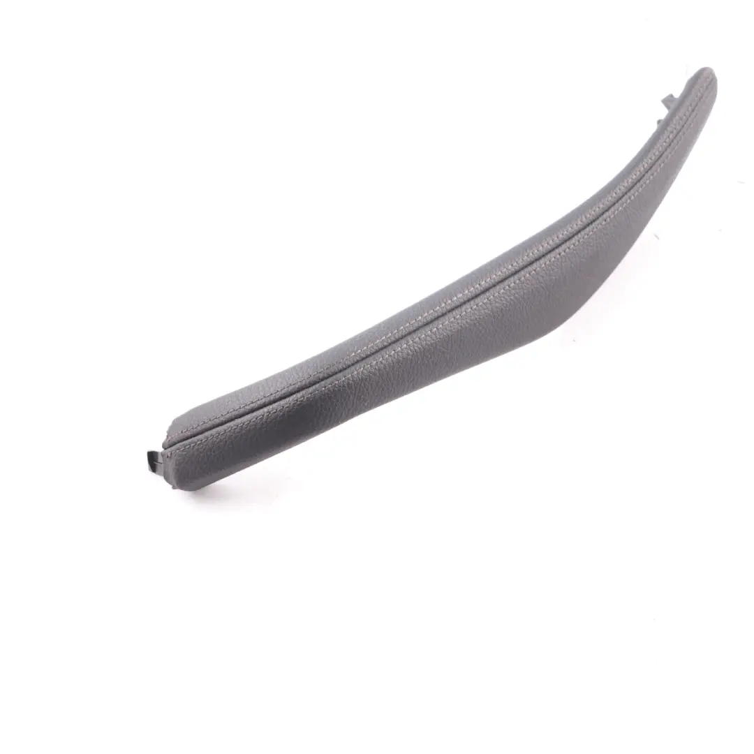 Arrière Poignée Droite Garniture Cuir Dakota Noir pour BMW G30 Porte Avant à propos du numéro de pièce 7497064 BMW G30 Porte Avant Arrière Poignée Droite Garniture Cuir Dakota Noir - SKU 7497064 - Numéro de pièce 7497064