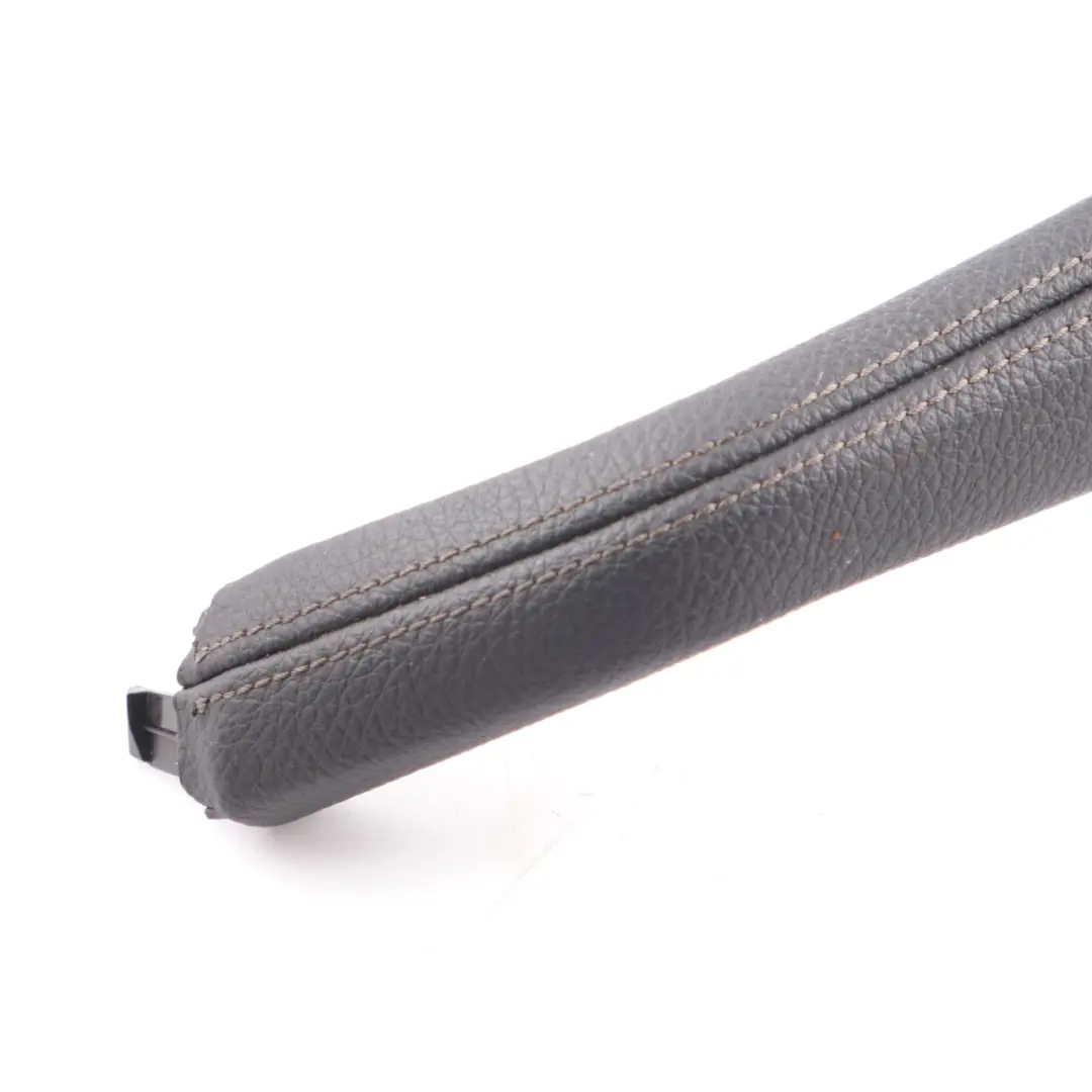 Osłona Uchwytu Drzwi Prawy Skórzany Dakota Black do BMW G30 o numerze 7497064 BMW G30 Osłona Uchwytu Drzwi Prawy Skórzany Dakota Black - SKU 7497064 - Numer Części 7497064