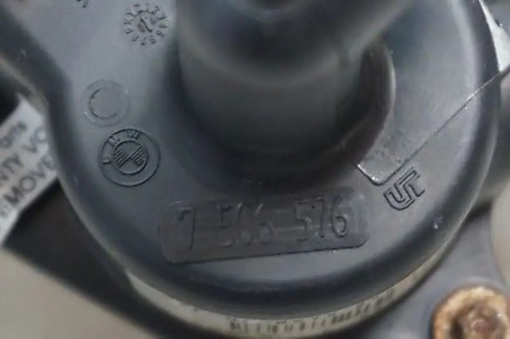 BMW 1 3 Serie E46 E87 E90 116i 316i Pompe a liquide de refroidis.t mecanique - SKU 7500597 - Numéro de pièce 7515778