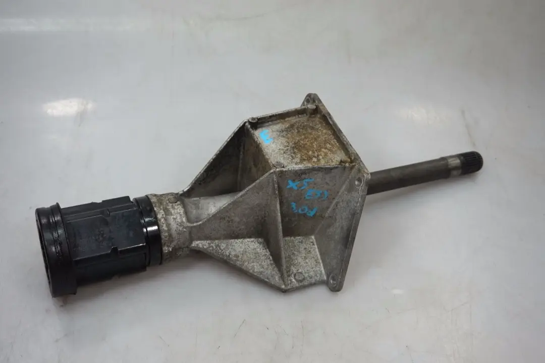 M57 3.0d Diesel Driveshaft Right Supporting Bracket to BMW X5 Series E53 with Part number 7503120 BMW X5 Series E53 M57 3.0d Diesel Driveshaft Right Supporting Bracket - SKU 7503120 - Part number 7503120