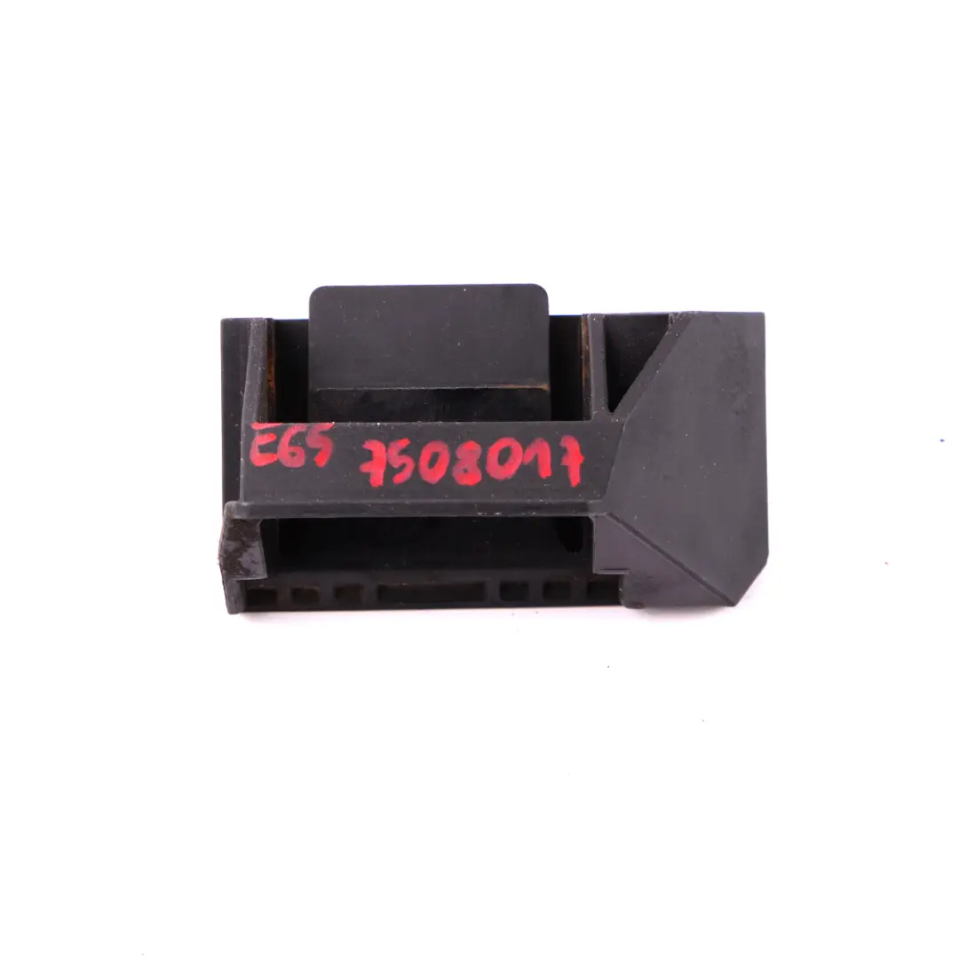 Soporte Inferior Enfriador Radiador para BMW E65 E66 E67 con número de pieza 7508017 BMW E65 E66 E67 Soporte Inferior Enfriador Radiador - SKU 7508017 - Número de pieza 7508017