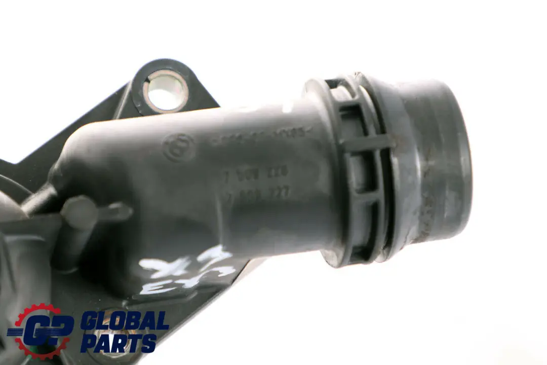 E39E46 E60 E65 E53 E83 E36 Boitier de thermostat pour BMW 3 5 X3 X5 7 Serie à propos du numéro de pièce 7509228 BMW 3 5 X3 X5 7 Serie E39E46 E60 E65 E53 E83 E36 Boitier de thermostat - SKU 7509228 - Numéro de pièce 7509228
