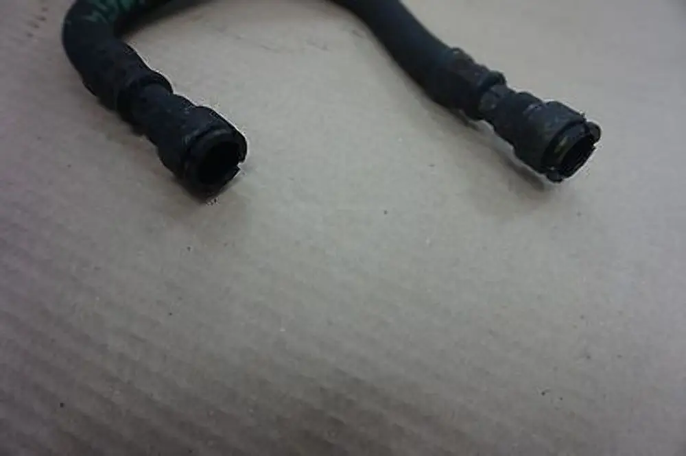 M54 Przewód wąż rura oleju do BMW X5 E53 3.0i o numerze 7509300 BMW X5 E53 3.0i M54 Przewód wąż rura oleju - SKU 7509300 - Numer Części 7509300