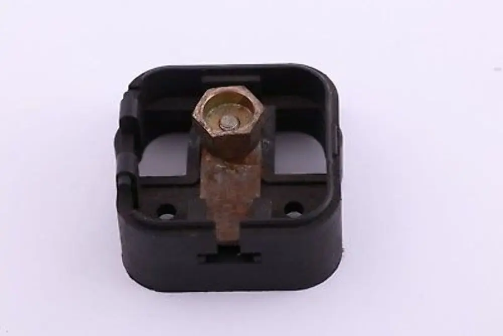 Base B Punto terminale vano motore per Mini Cooper R50 R52 R53 con numero di parte 7512967 Mini Cooper R50 R52 R53 Base B Punto terminale vano motore - SKU 7512967 - Numero di parte 7512967