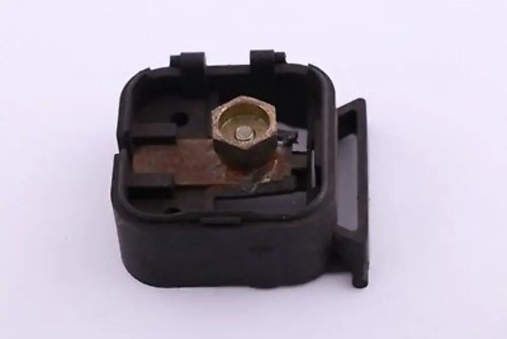 Base B Punto terminale vano motore per Mini Cooper R50 R52 R53 con numero di parte 7512967 Mini Cooper R50 R52 R53 Base B Punto terminale vano motore - SKU 7512967 - Numero di parte 7512967