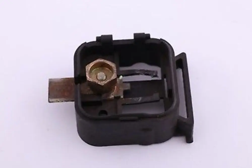 Klema B Plusowa do Mini R50 R52 R53 o numerze 7512967 Mini R50 R52 R53 Klema B Plusowa - SKU 7512967 - Numer Części 7512967