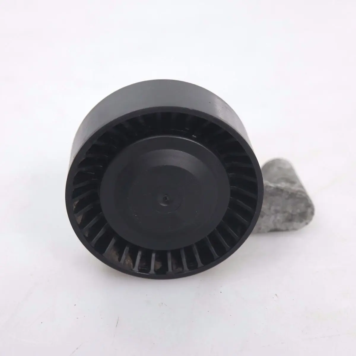 BMW 7 Reihe E65 E66 N62 N73 Wasserpumpe Umlenkrolle 7515280