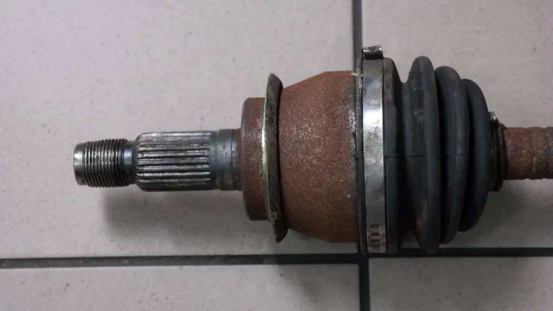 Output shaft driveshaft right O/S to BMW Mini Cooper One R50 with Part number 31607518238 BMW Mini Cooper One R50 Output shaft driveshaft right O/S - SKU 7518238 - Part number 31607518238